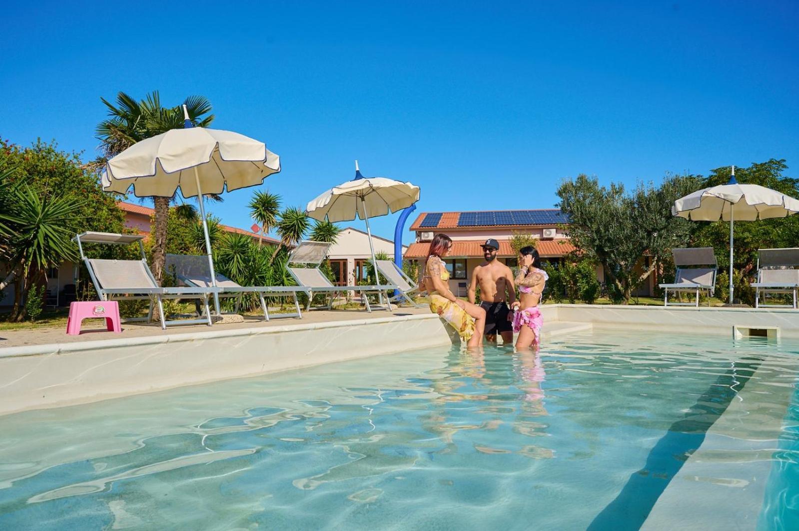 מרינה די צ'צ'ינה Delfino Tuscany Resort מראה חיצוני תמונה