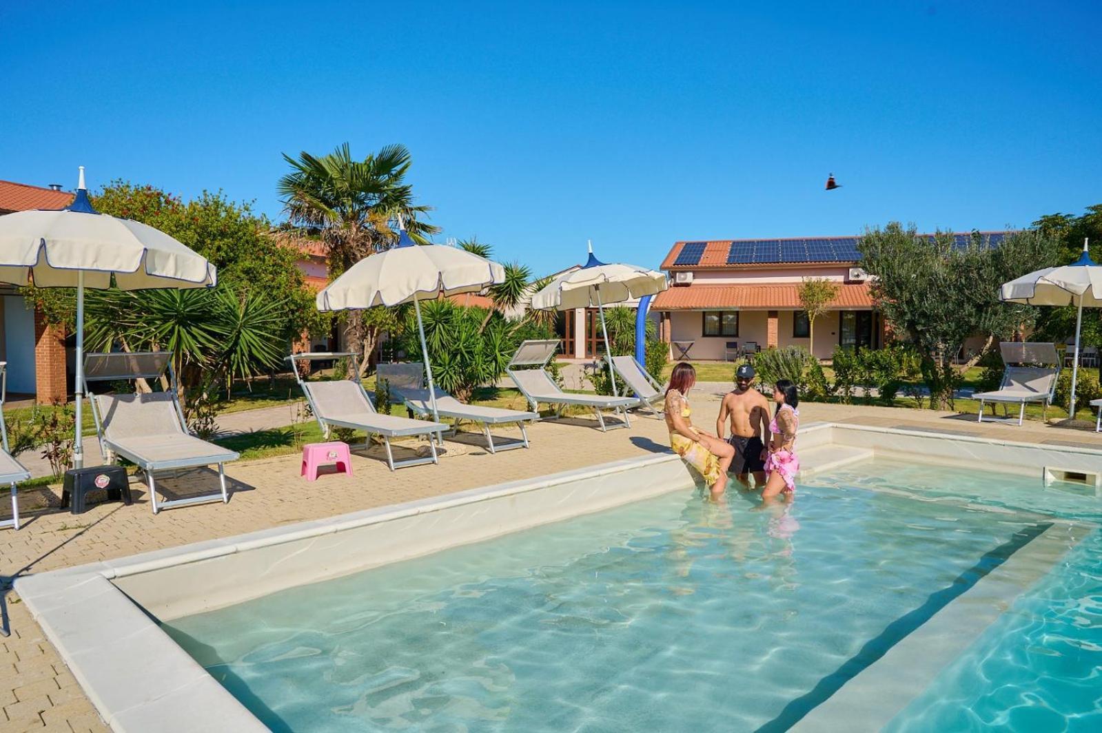 מרינה די צ'צ'ינה Delfino Tuscany Resort מראה חיצוני תמונה